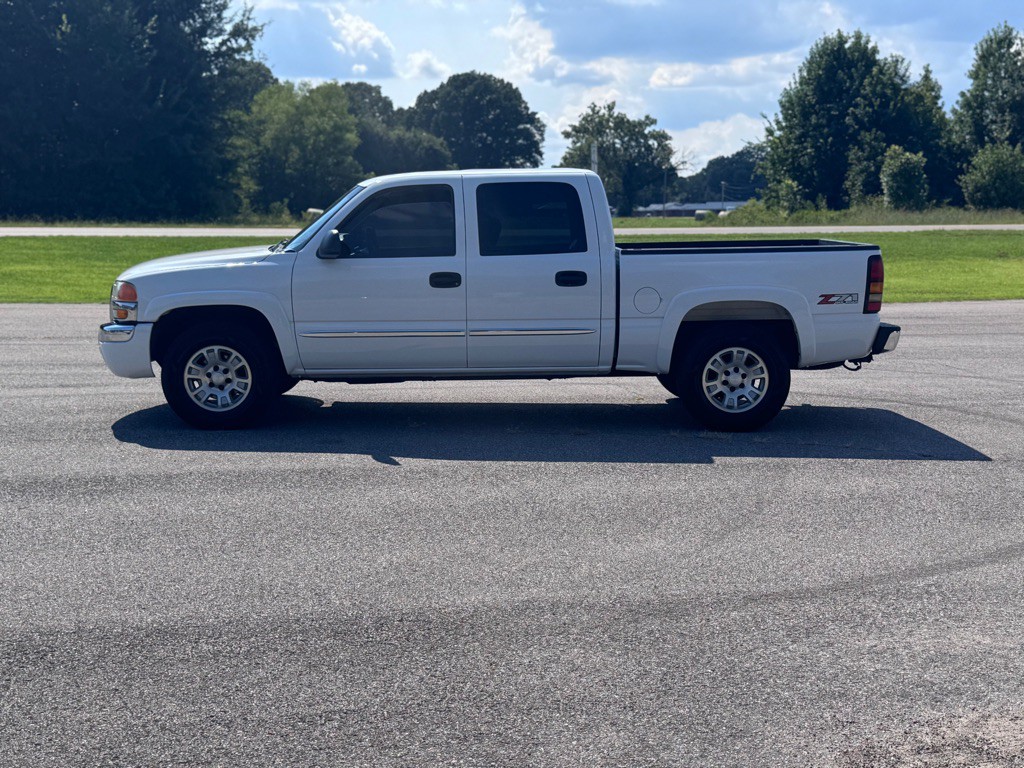 2007 GMC Sierra Image 2