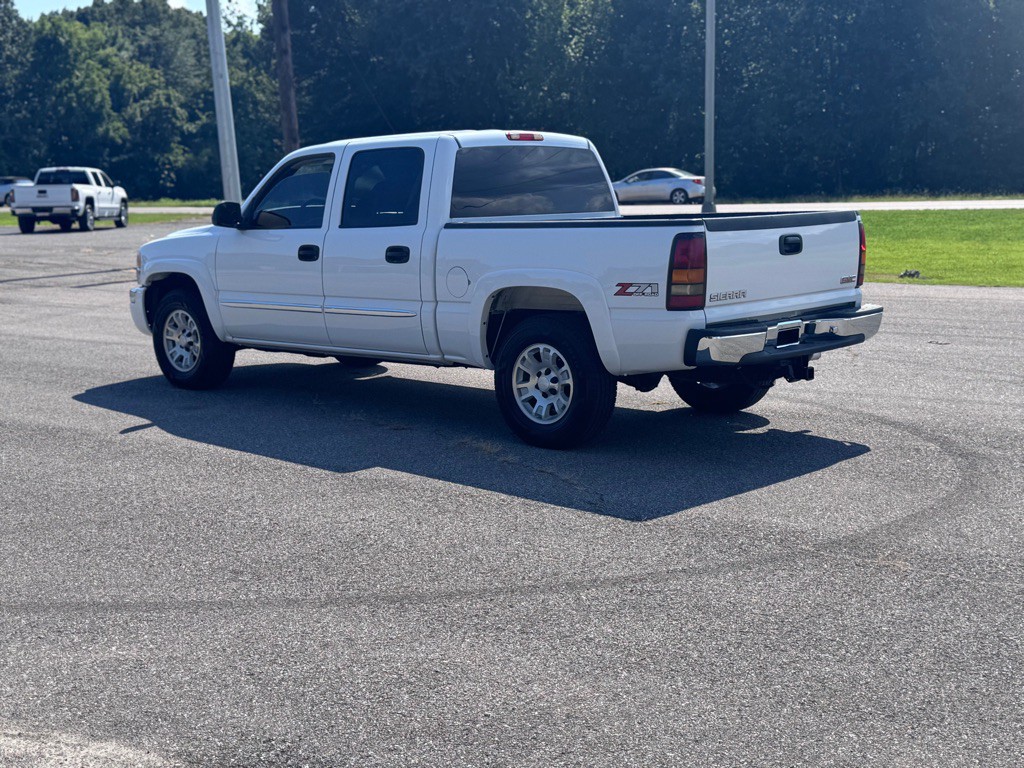2007 GMC Sierra Image 3