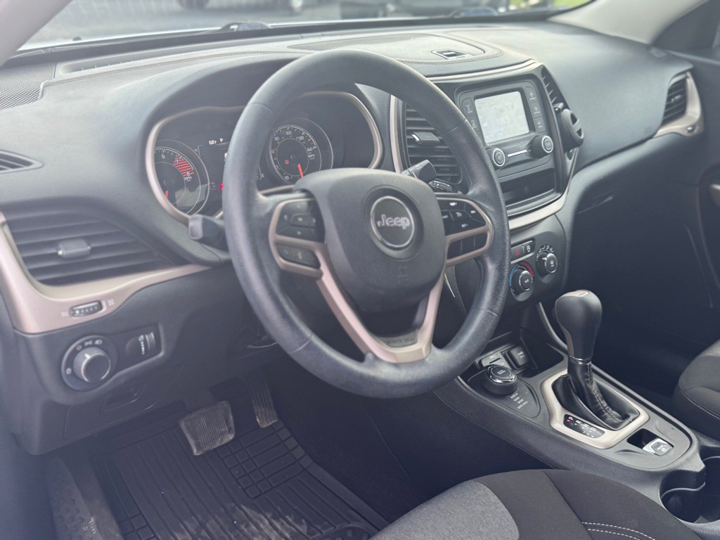 2017 Jeep Cherokee Image 11