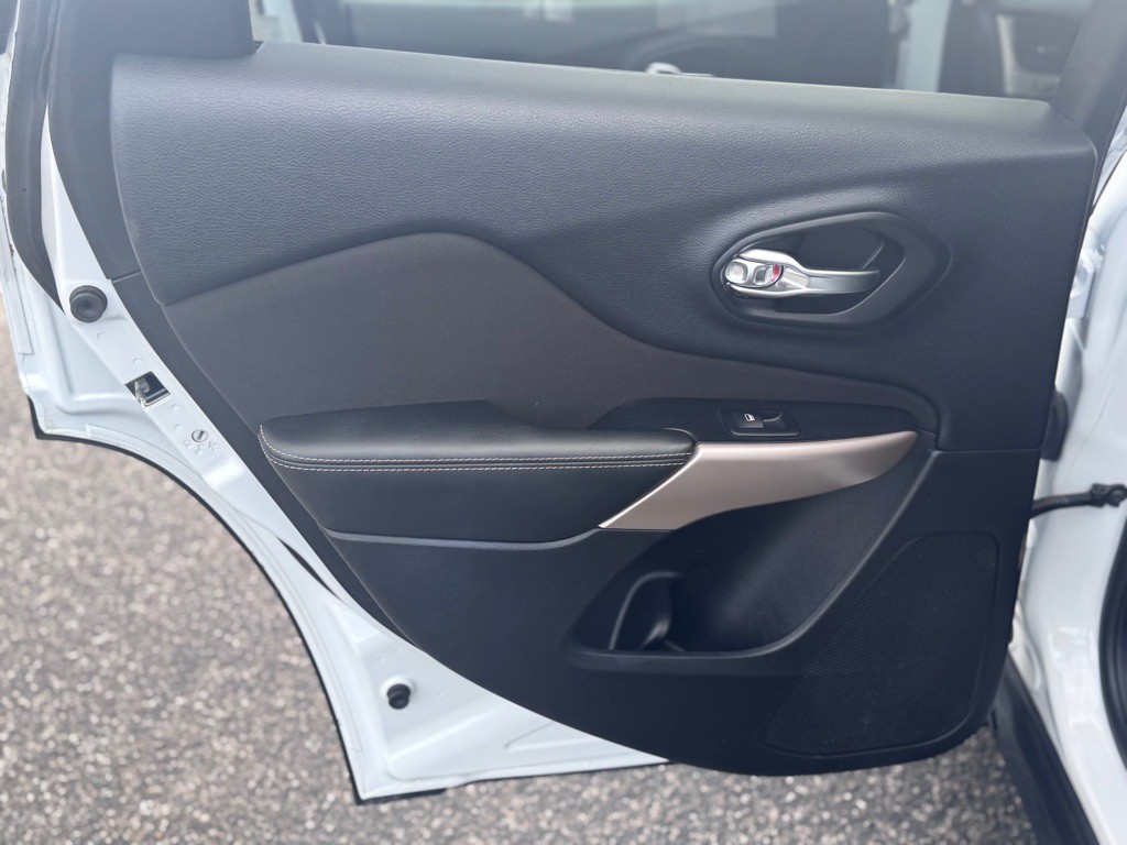 2017 Jeep Cherokee Image 13