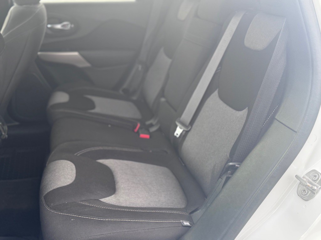 2017 Jeep Cherokee Image 14