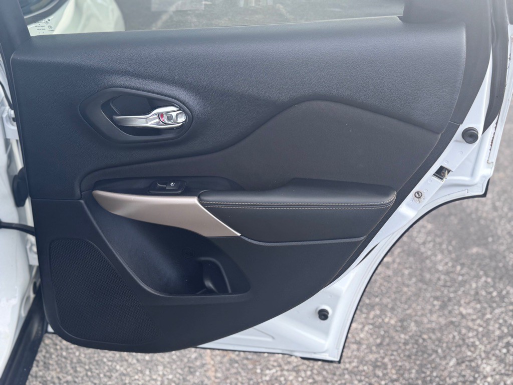 2017 Jeep Cherokee Image 15