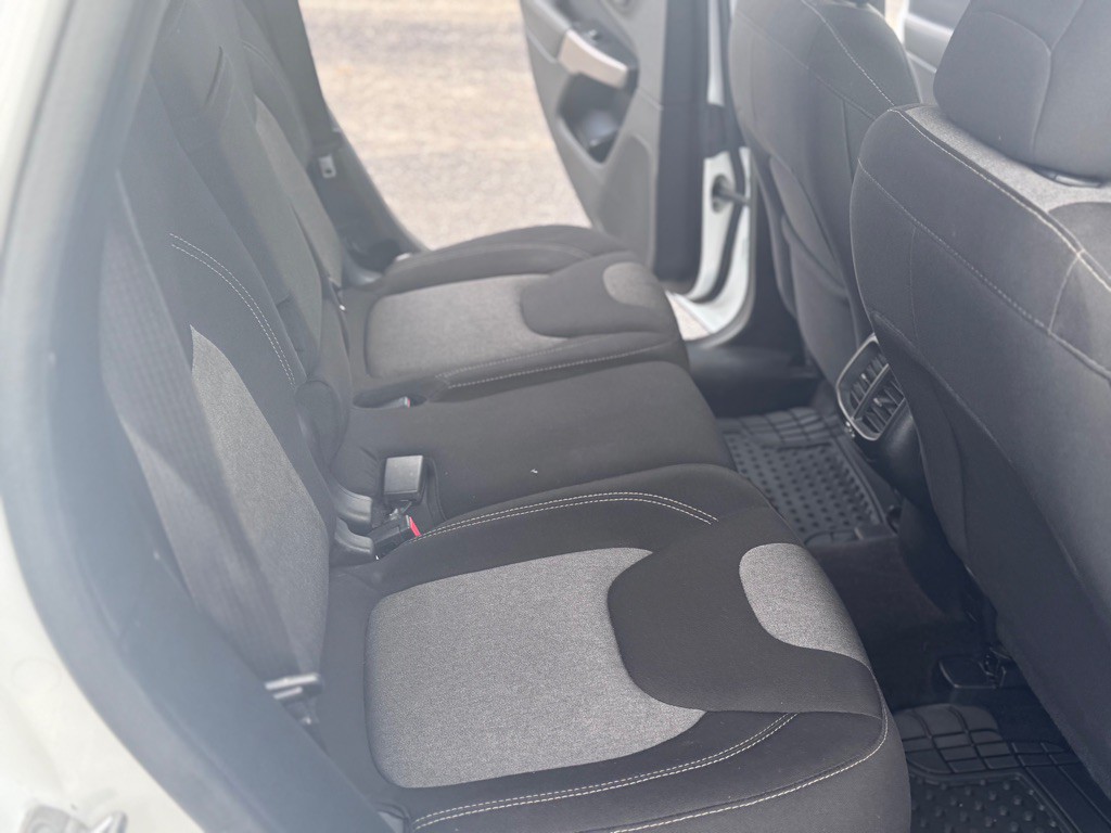 2017 Jeep Cherokee Image 16