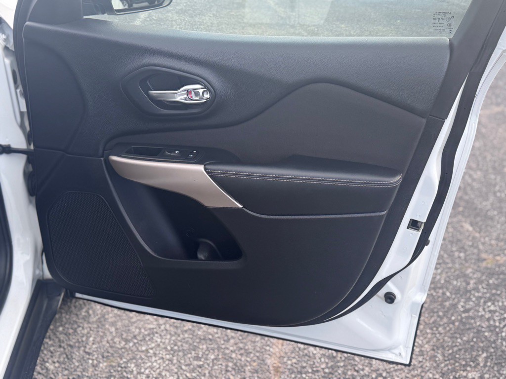 2017 Jeep Cherokee Image 17