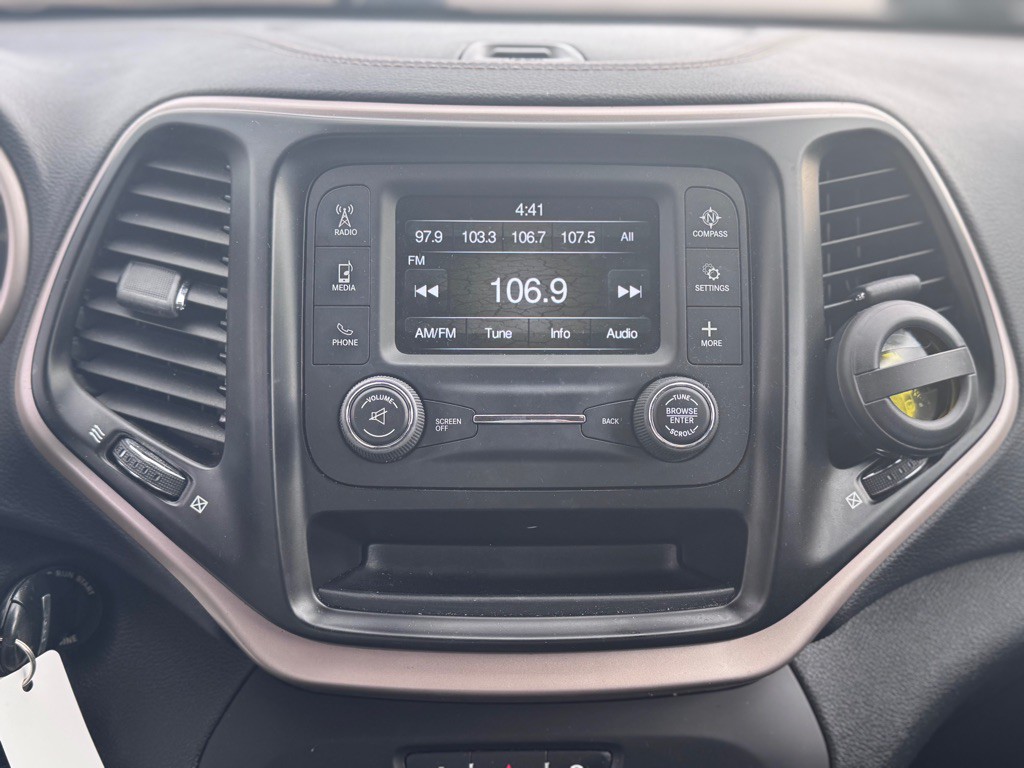 2017 Jeep Cherokee Image 20