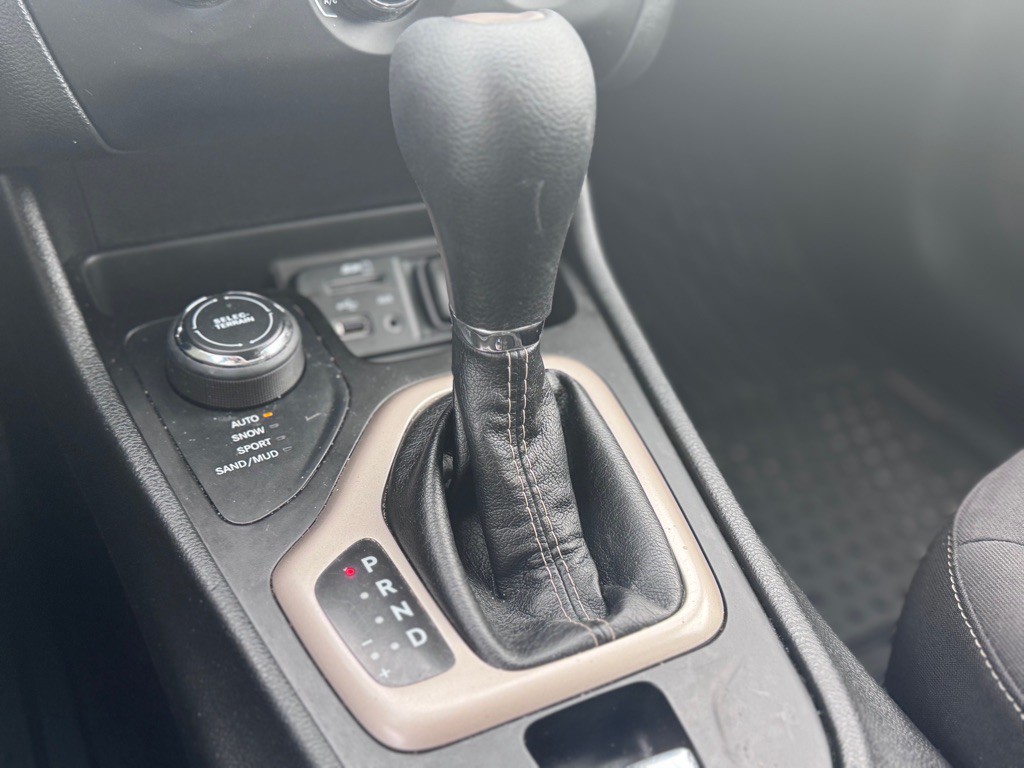 2017 Jeep Cherokee Image 21