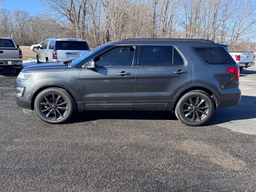 2017 Ford Explorer Image 2