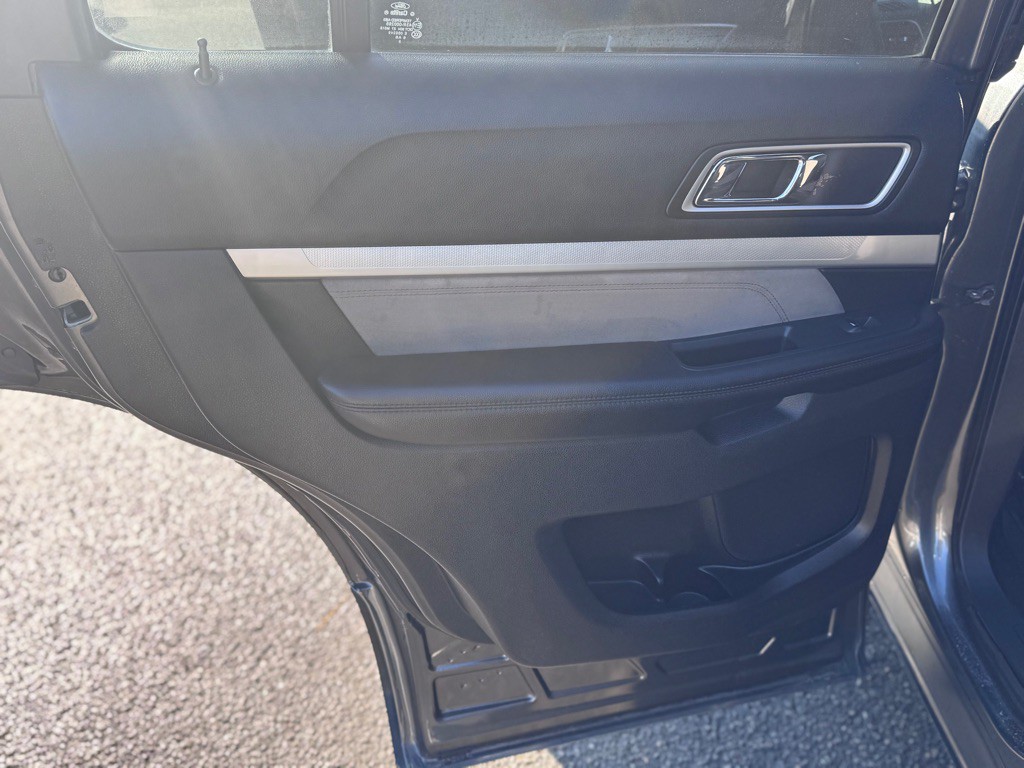 2017 Ford Explorer Image 12