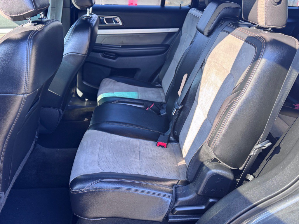 2017 Ford Explorer Image 13