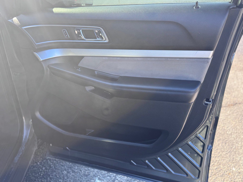 2017 Ford Explorer Image 16