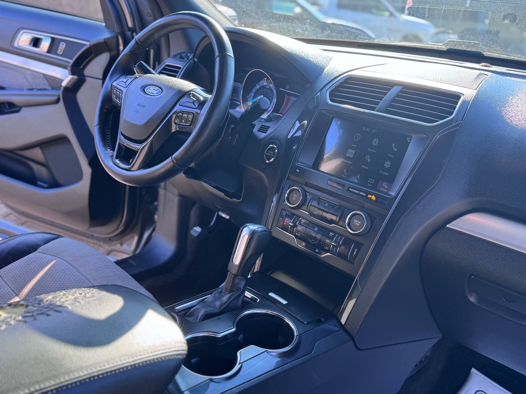 2017 Ford Explorer Image 18