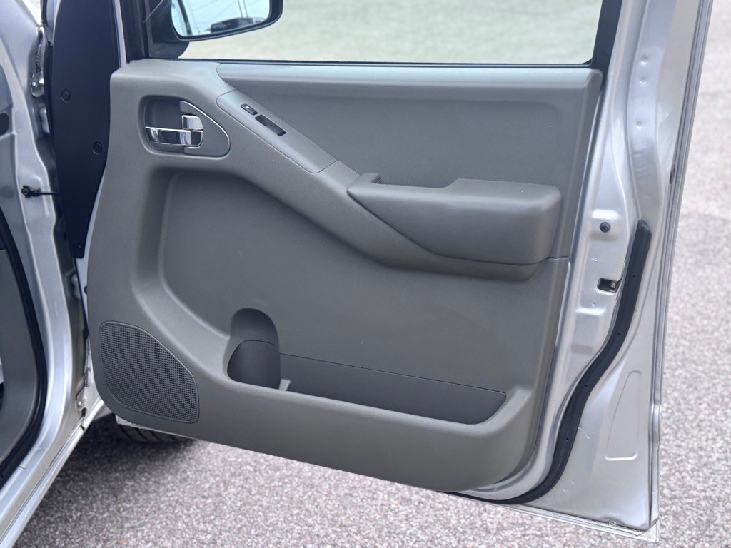 2014 Nissan Frontier Image 17