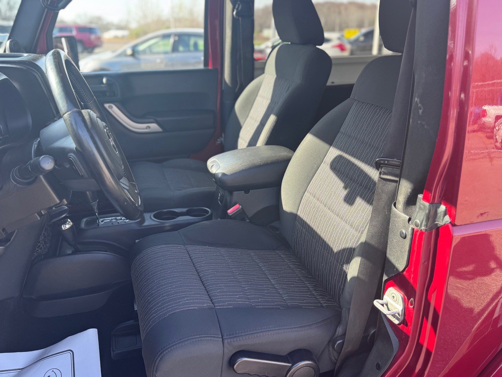 2012 Jeep Wrangler Image 9