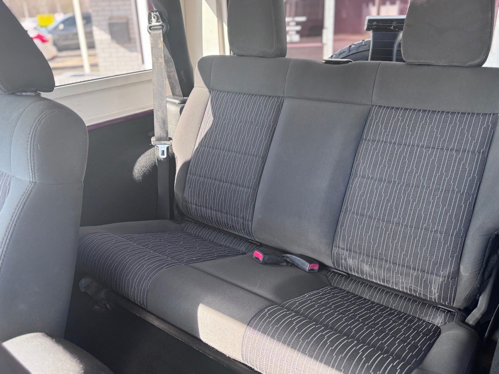 2012 Jeep Wrangler Image 11