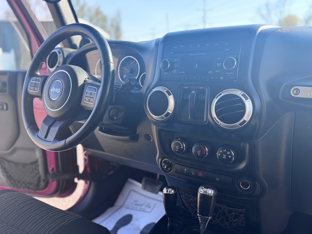 2012 Jeep Wrangler Image 14