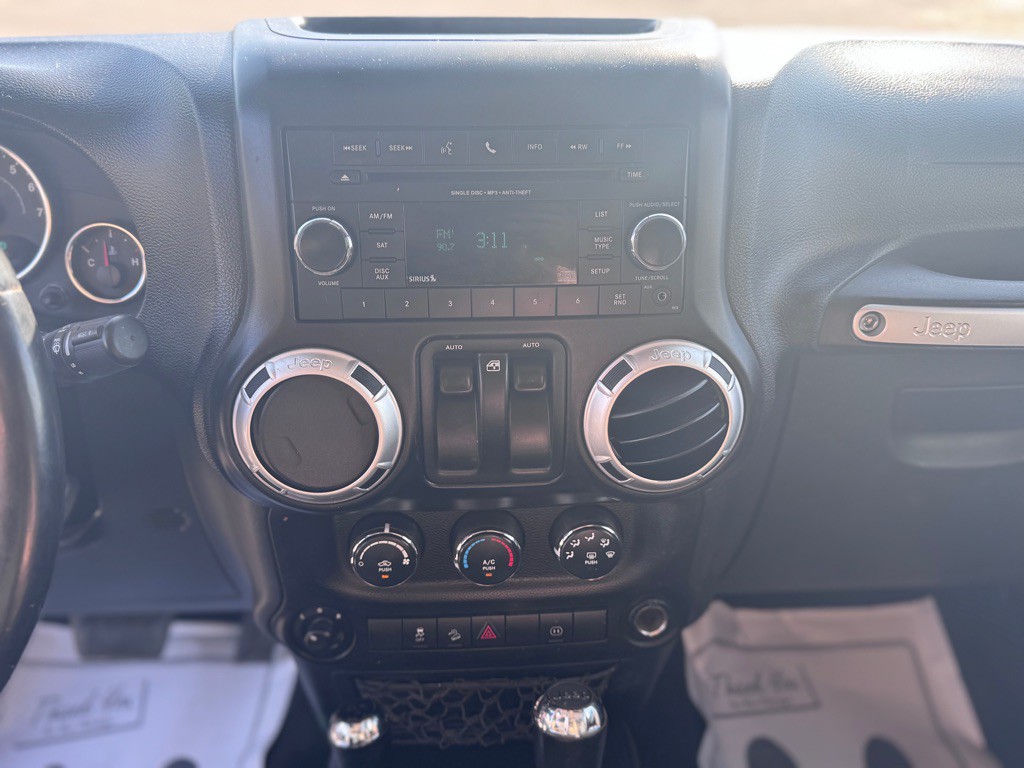 2012 Jeep Wrangler Image 16