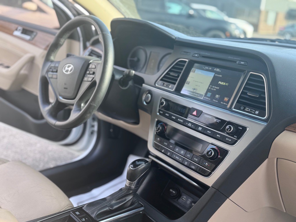 2015 Hyundai Sonata Image 21