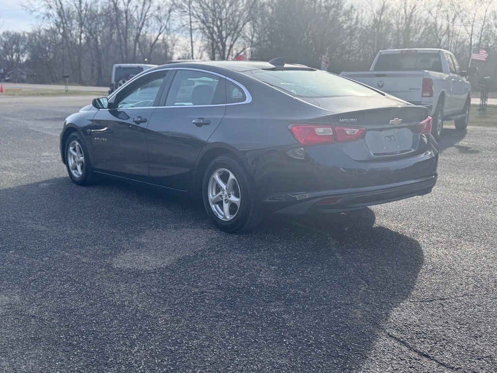 2017 Chevrolet Malibu Image 3
