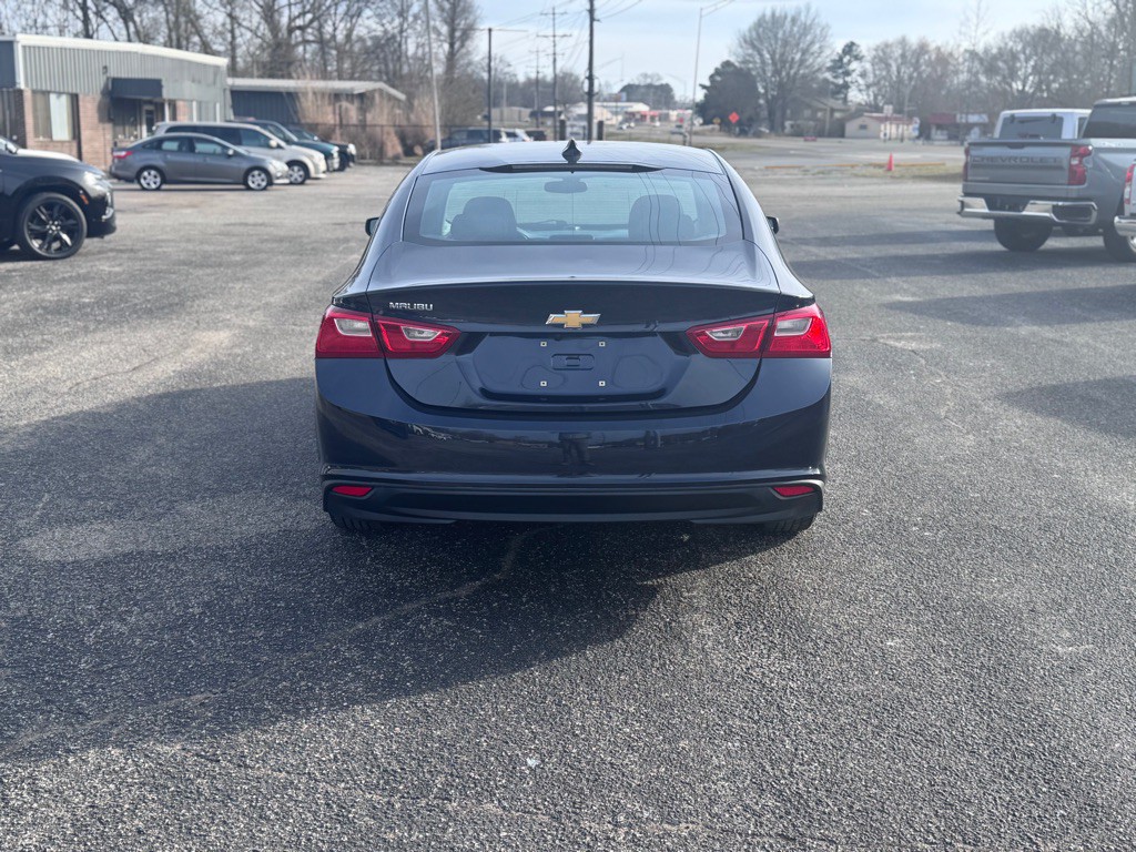 2017 Chevrolet Malibu Image 4