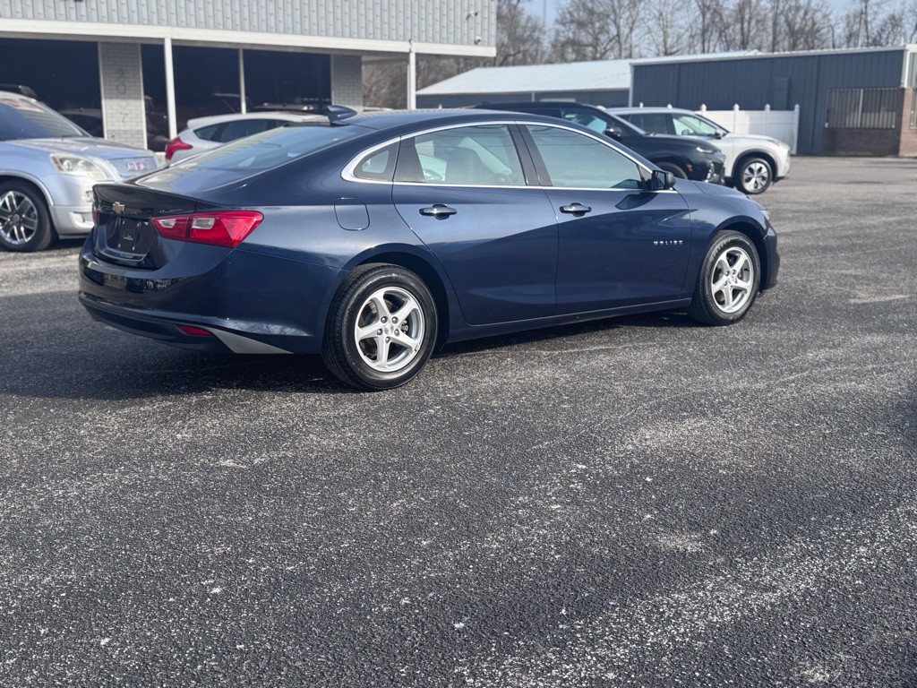 2017 Chevrolet Malibu Image 5