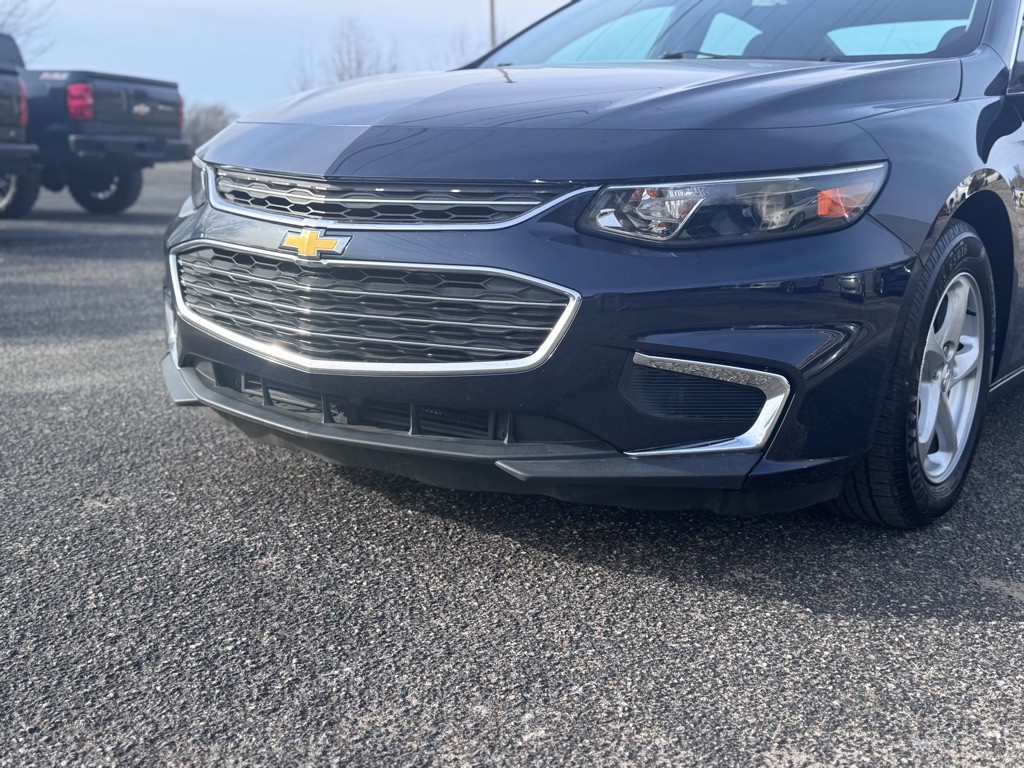 2017 Chevrolet Malibu Image 8