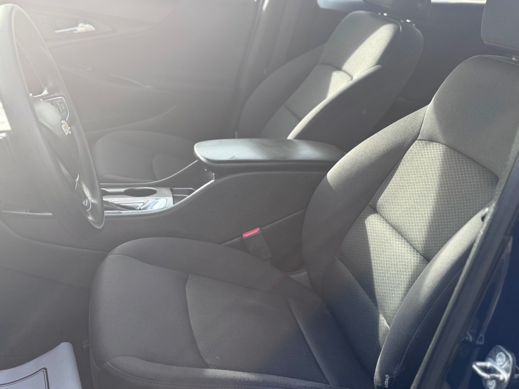 2017 Chevrolet Malibu Image 12