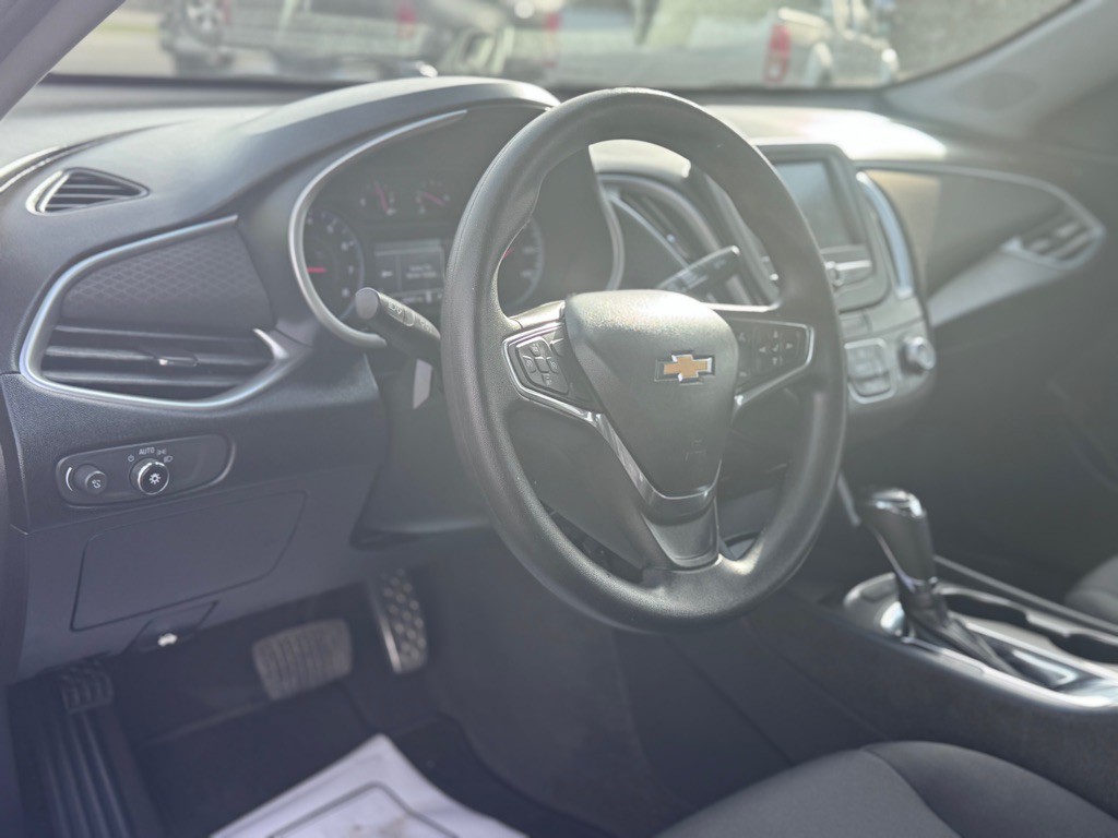 2017 Chevrolet Malibu Image 13