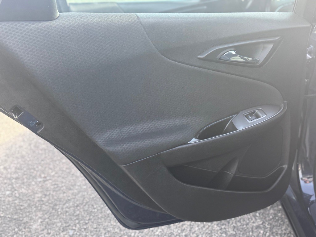 2017 Chevrolet Malibu Image 14