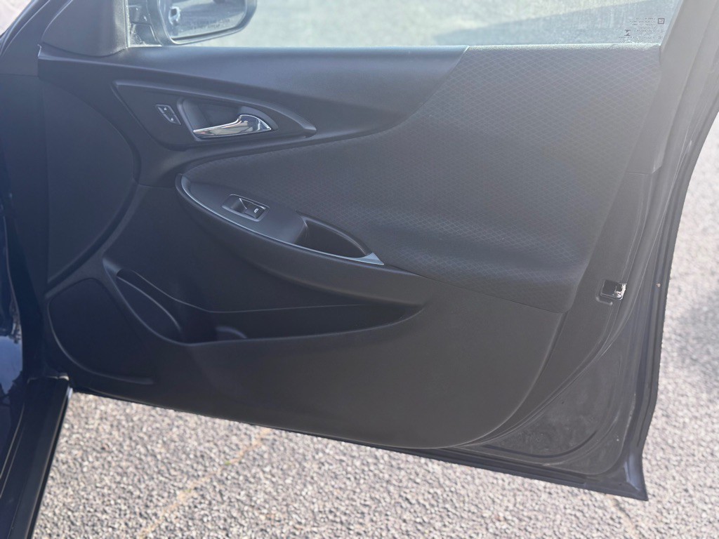 2017 Chevrolet Malibu Image 18