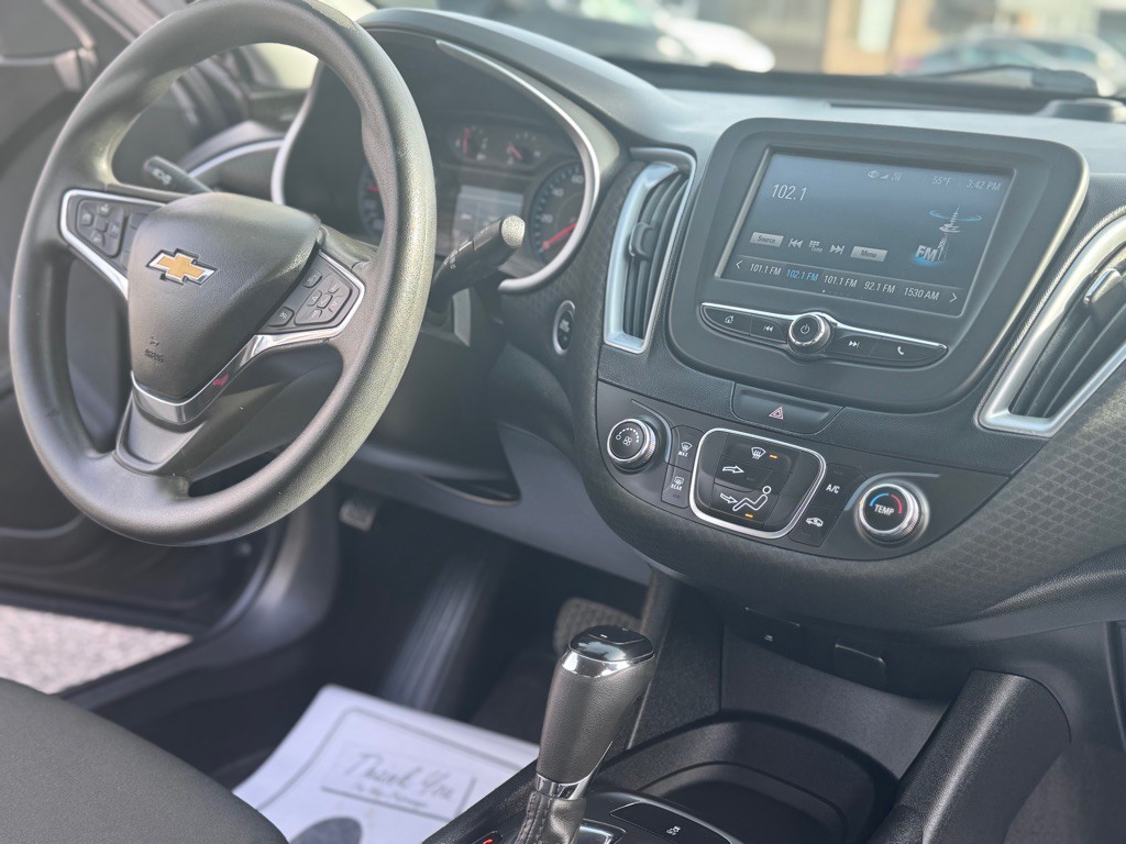 2017 Chevrolet Malibu Image 20