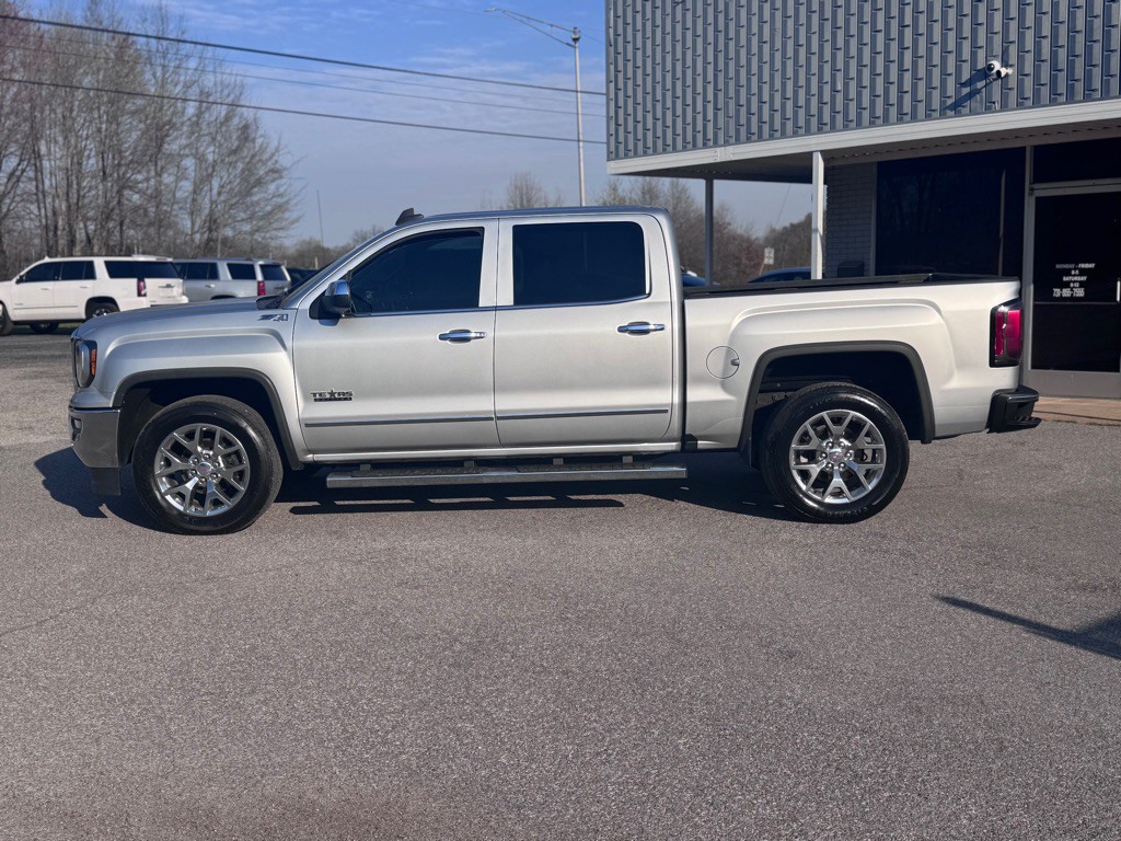2018 GMC Sierra Image 2