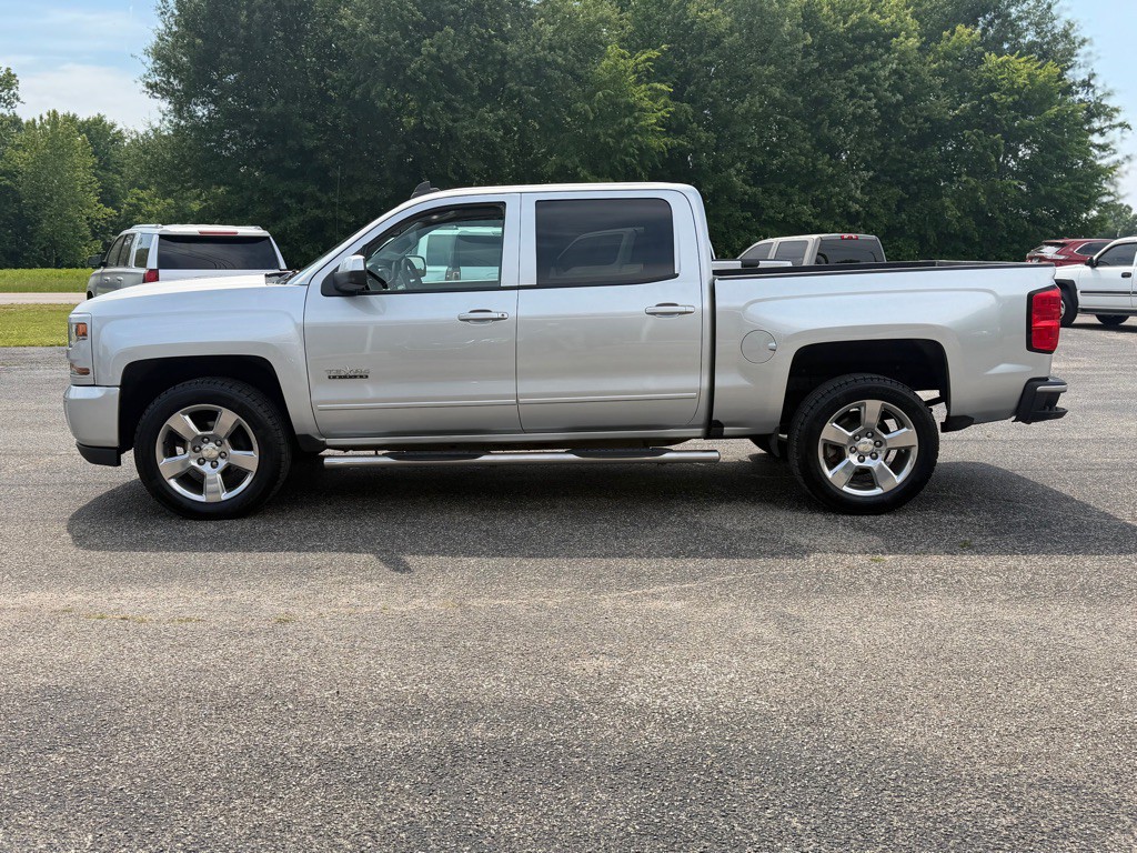 2018 Chevrolet Silverado 1500 Image 2