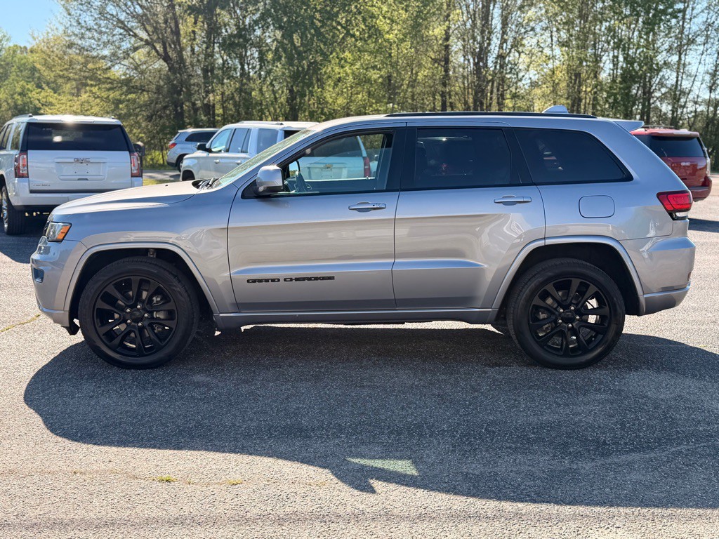 2017 Jeep Grand Cherokee Image 2