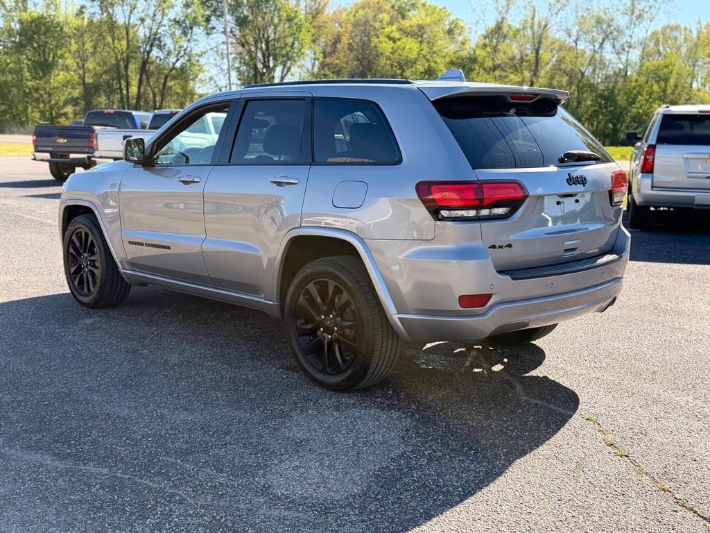 2017 Jeep Grand Cherokee Image 3