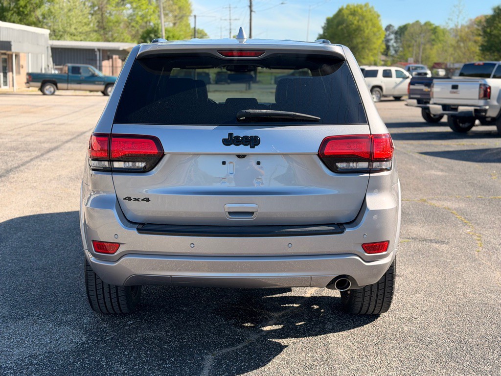 2017 Jeep Grand Cherokee Image 4