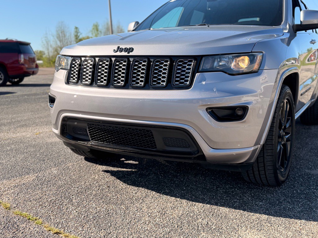2017 Jeep Grand Cherokee Image 8
