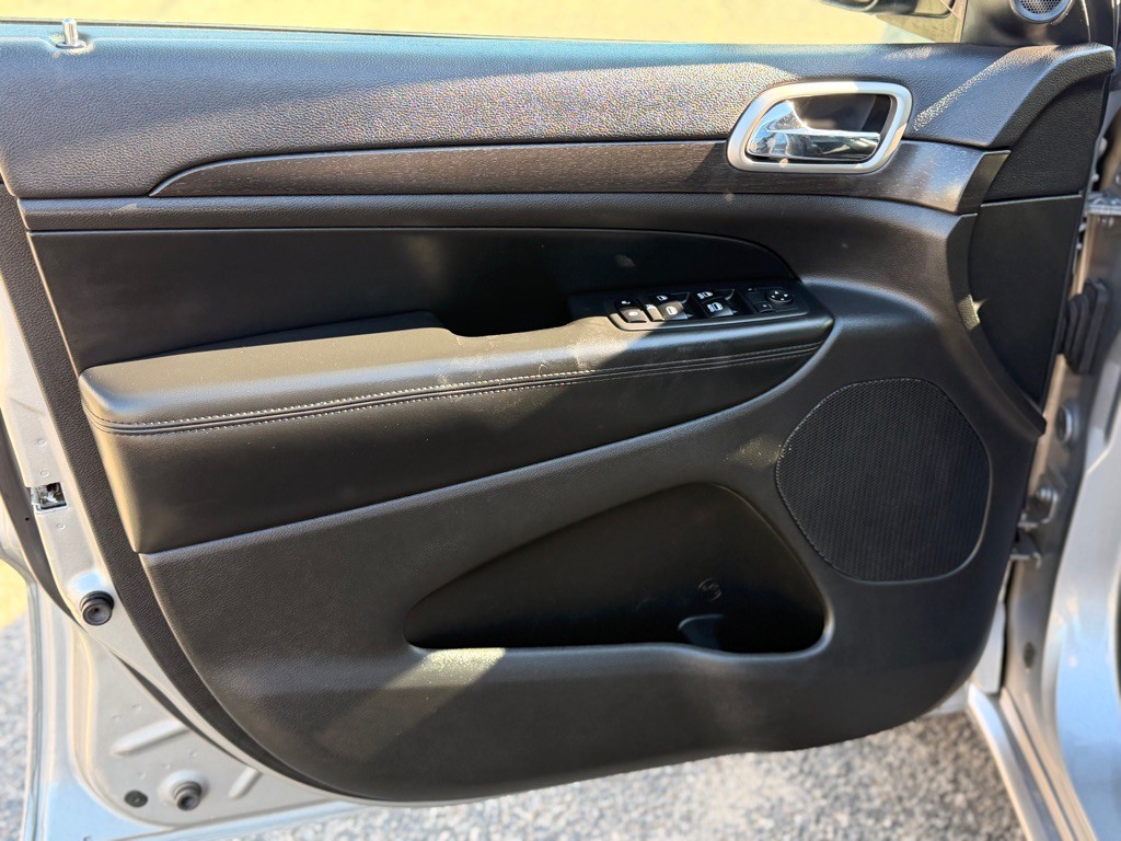 2017 Jeep Grand Cherokee Image 10