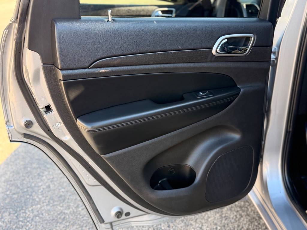 2017 Jeep Grand Cherokee Image 14