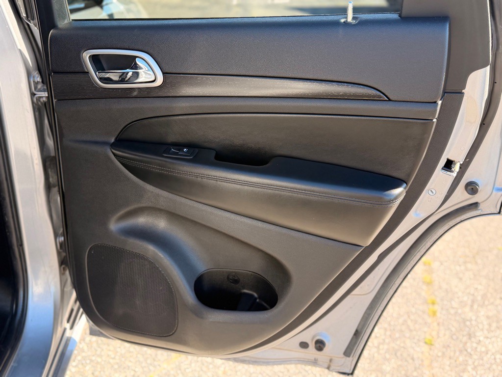 2017 Jeep Grand Cherokee Image 16