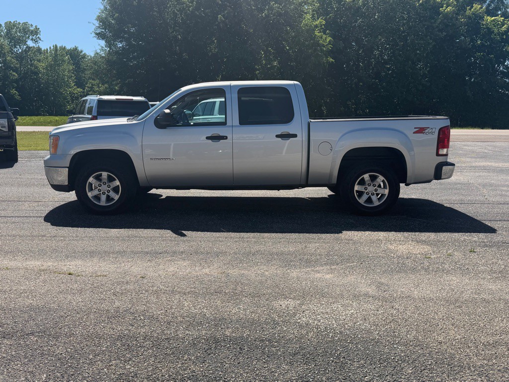2011 GMC Sierra Image 2