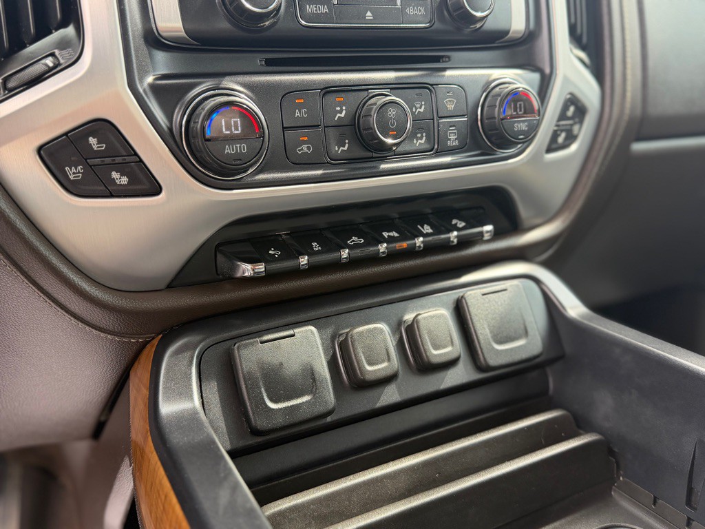 2015 GMC Sierra Image 22