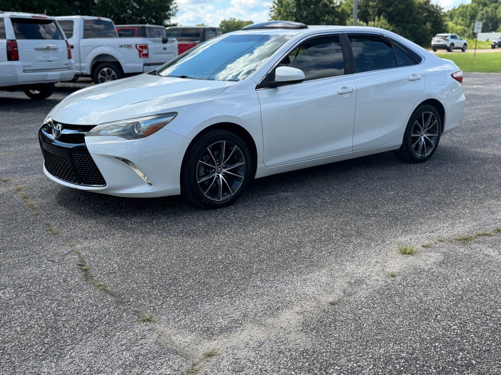 2016 Toyota Camry Image 1