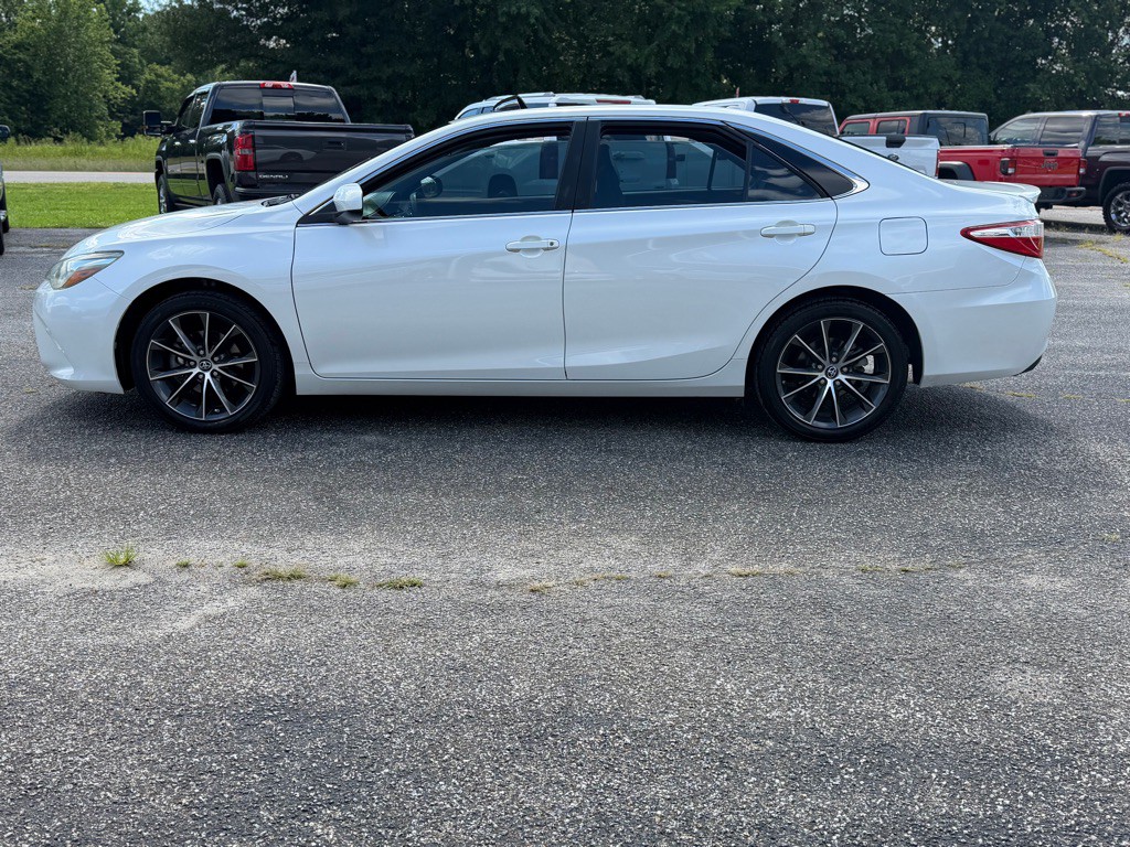 2016 Toyota Camry Image 2