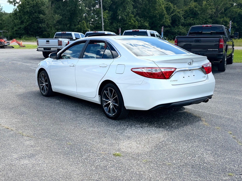2016 Toyota Camry Image 3