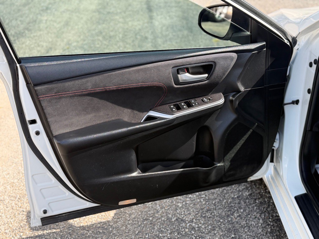 2016 Toyota Camry Image 9