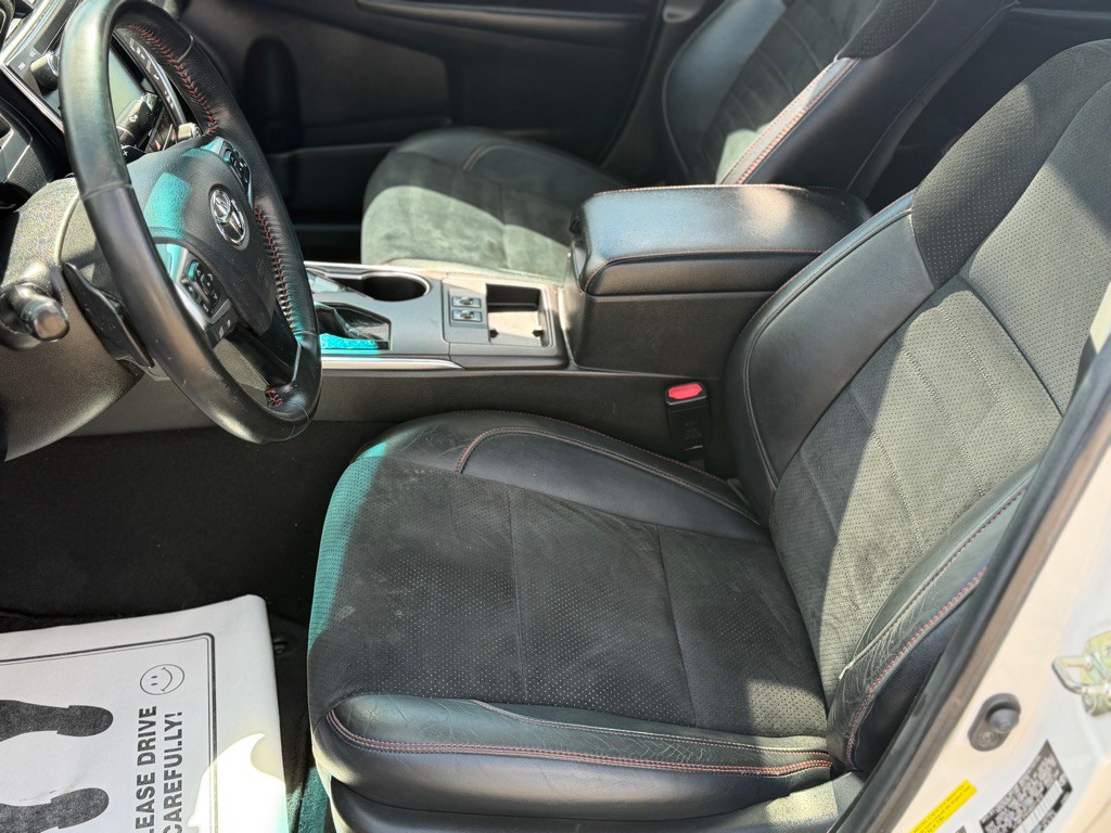2016 Toyota Camry Image 10