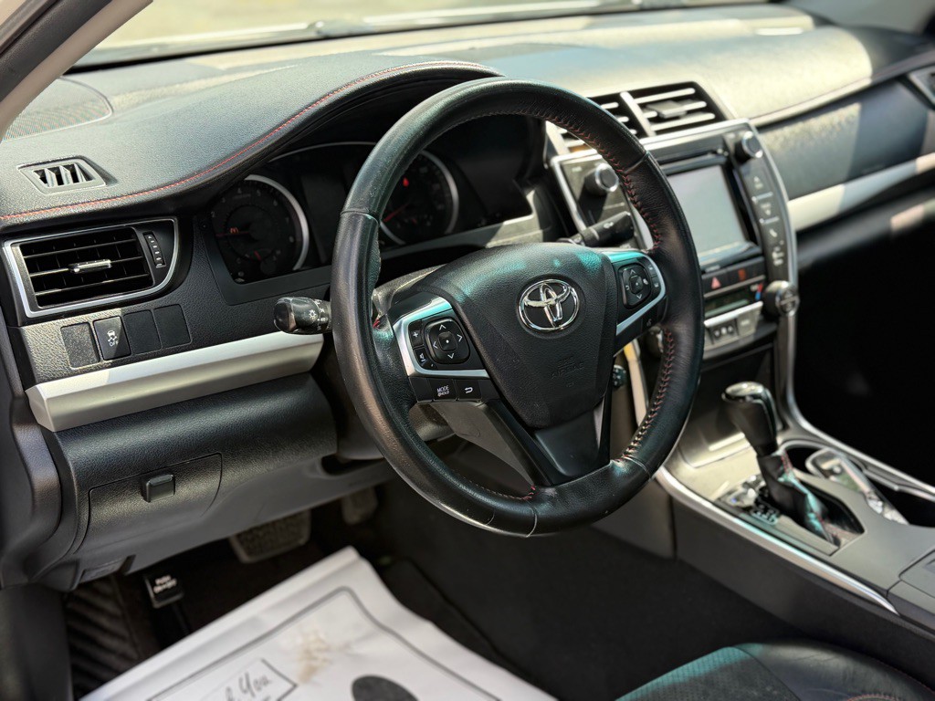 2016 Toyota Camry Image 11