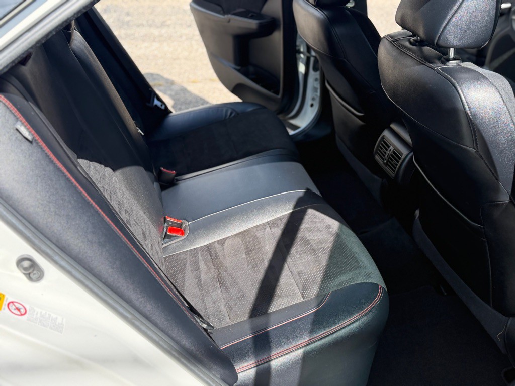 2016 Toyota Camry Image 15