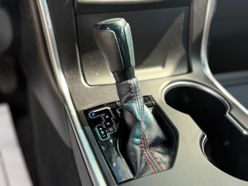 2016 Toyota Camry Image 21