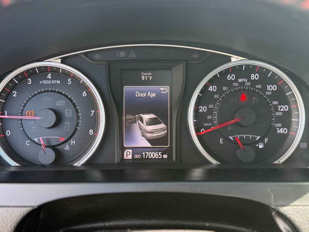 2016 Toyota Camry Image 22